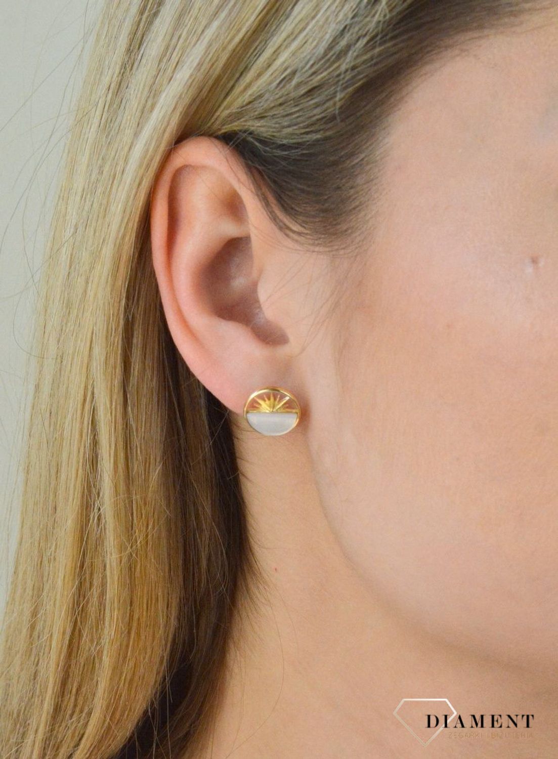 Kolczyki srebrne pozłacane słońce z masą perłową DZK417 MPB Z.  Kolczyki srebrne pozłacane. Kolczyki srebrne słońce. Kolczyki srebrne z masą perłową. Kolczyki srebrne idealne na.jpg